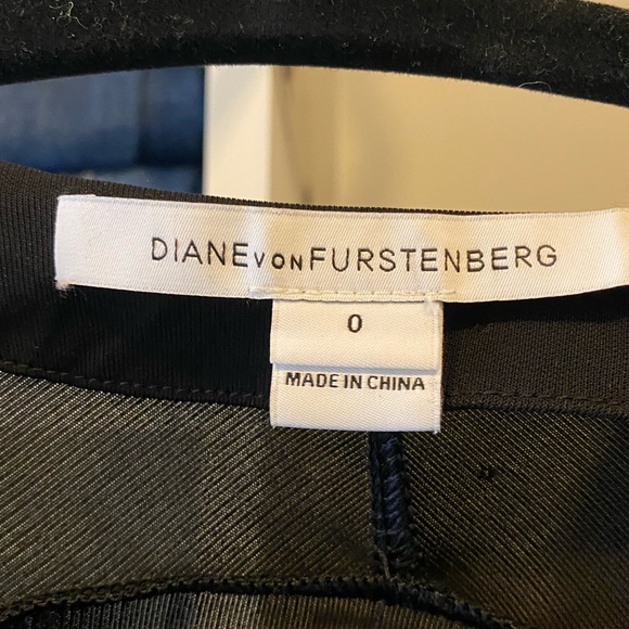 Size 0 DVF wrap dress with full skirt - Picture 3 of 4